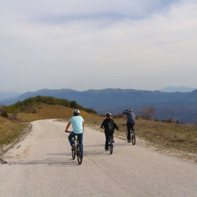 Mountain Bike & E-BIKE TOURS 