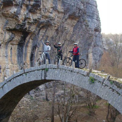 Mountain Bike & E-BIKE TOURS 