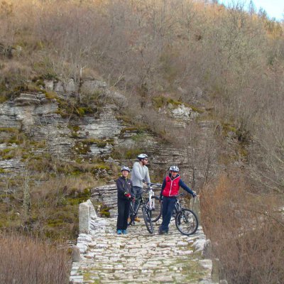 Mountain Bike & E-BIKE TOURS 