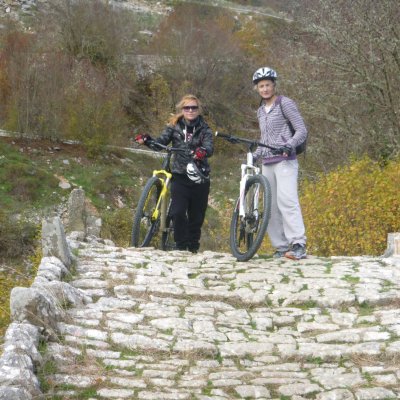 Mountain Bike & E-BIKE TOURS 